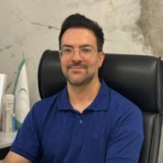 دکتر احمدرضا حکمت نیا, متخصص جراحی عمومی