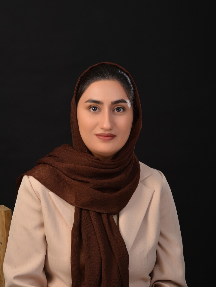 مینا صادق زاده