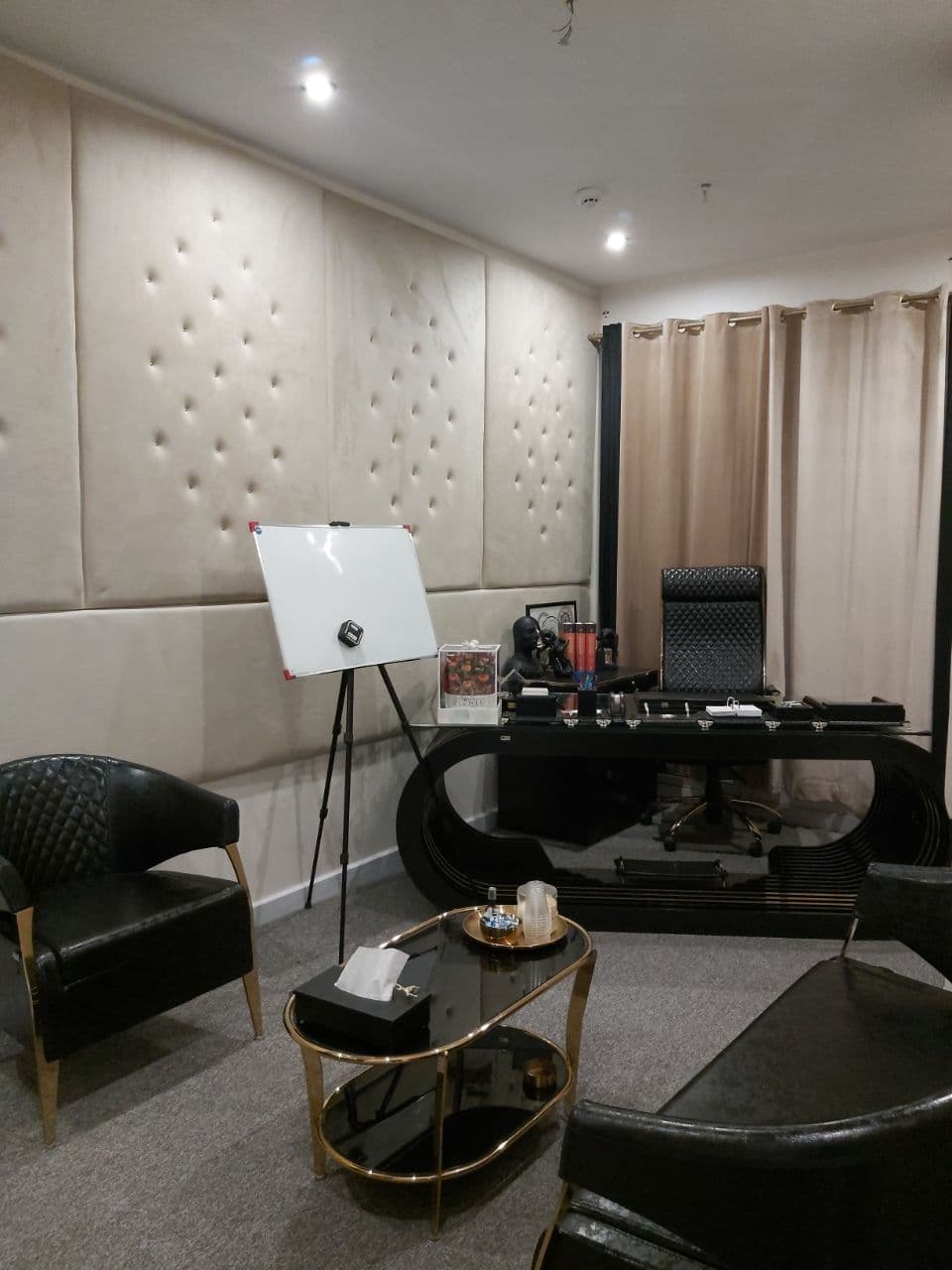 gallery-item