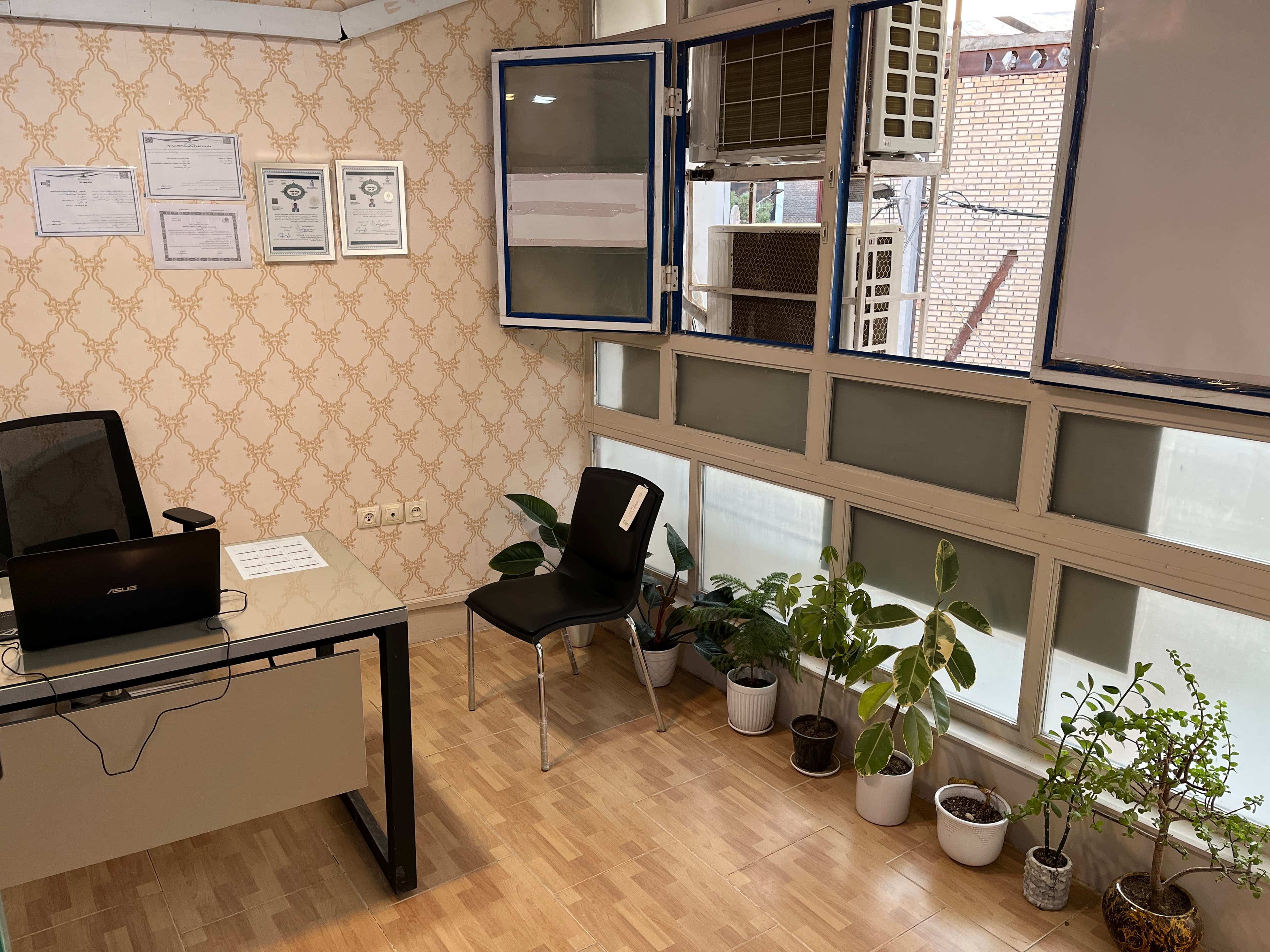 gallery-item