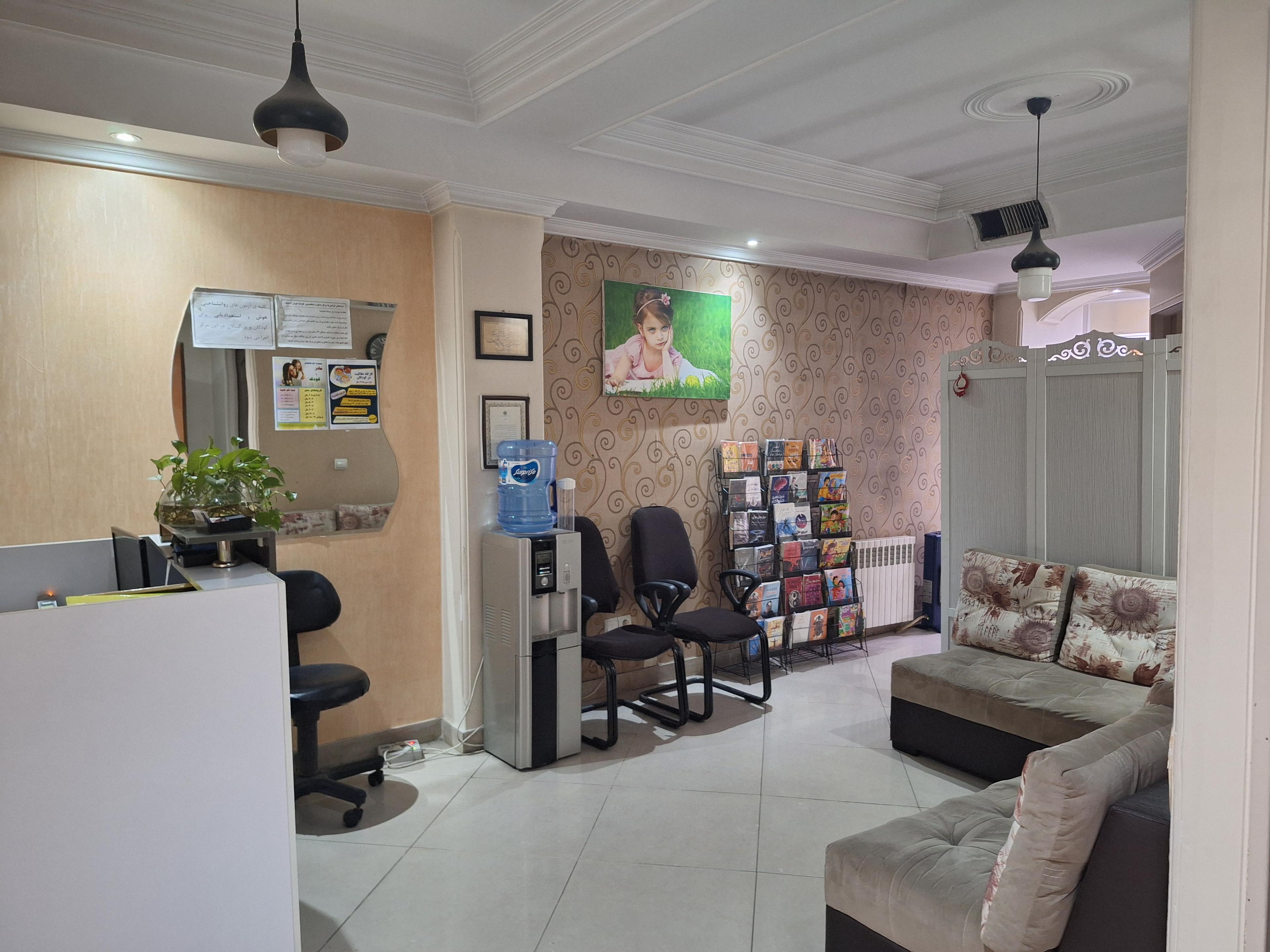 gallery-item