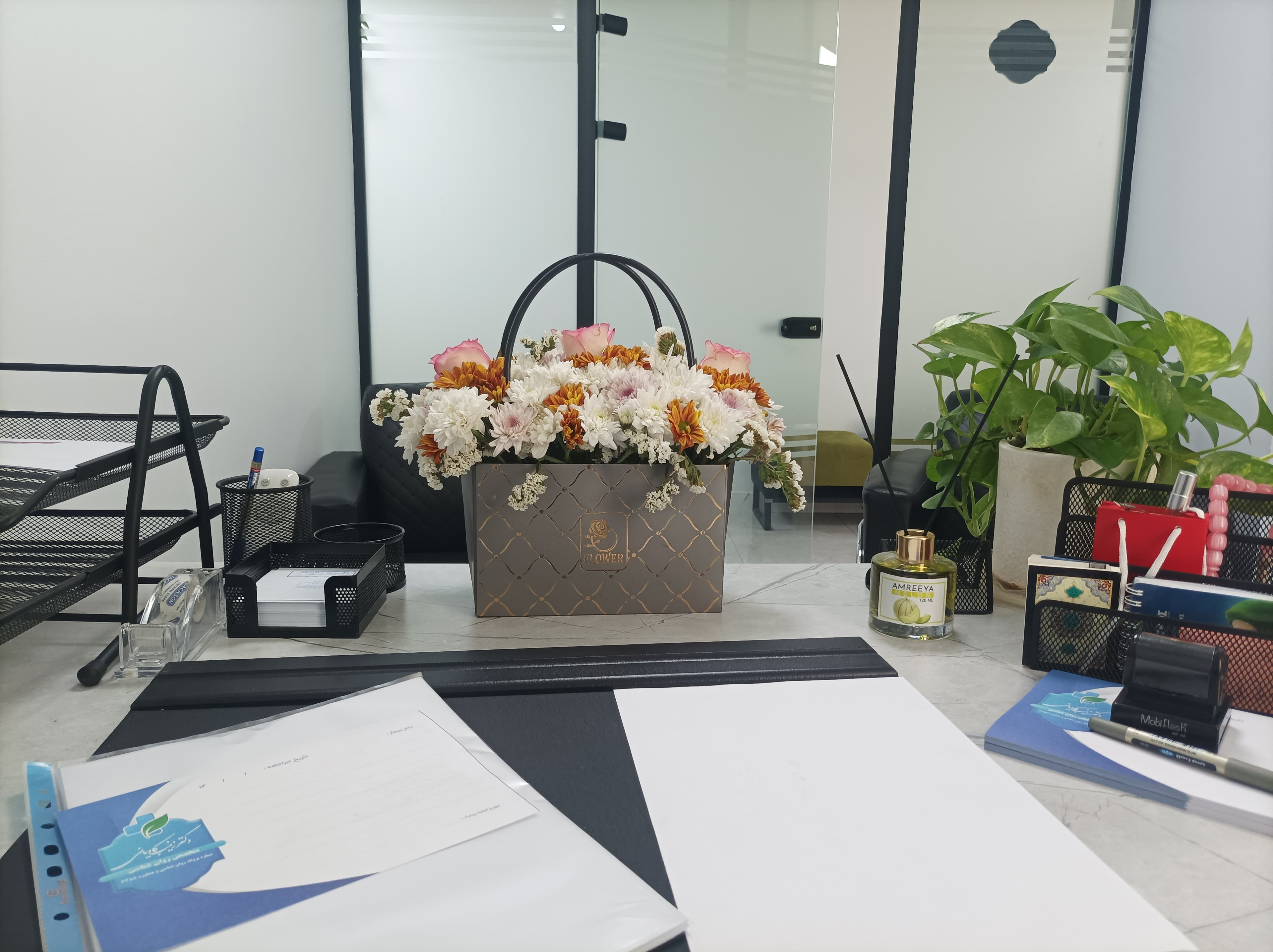gallery-item
