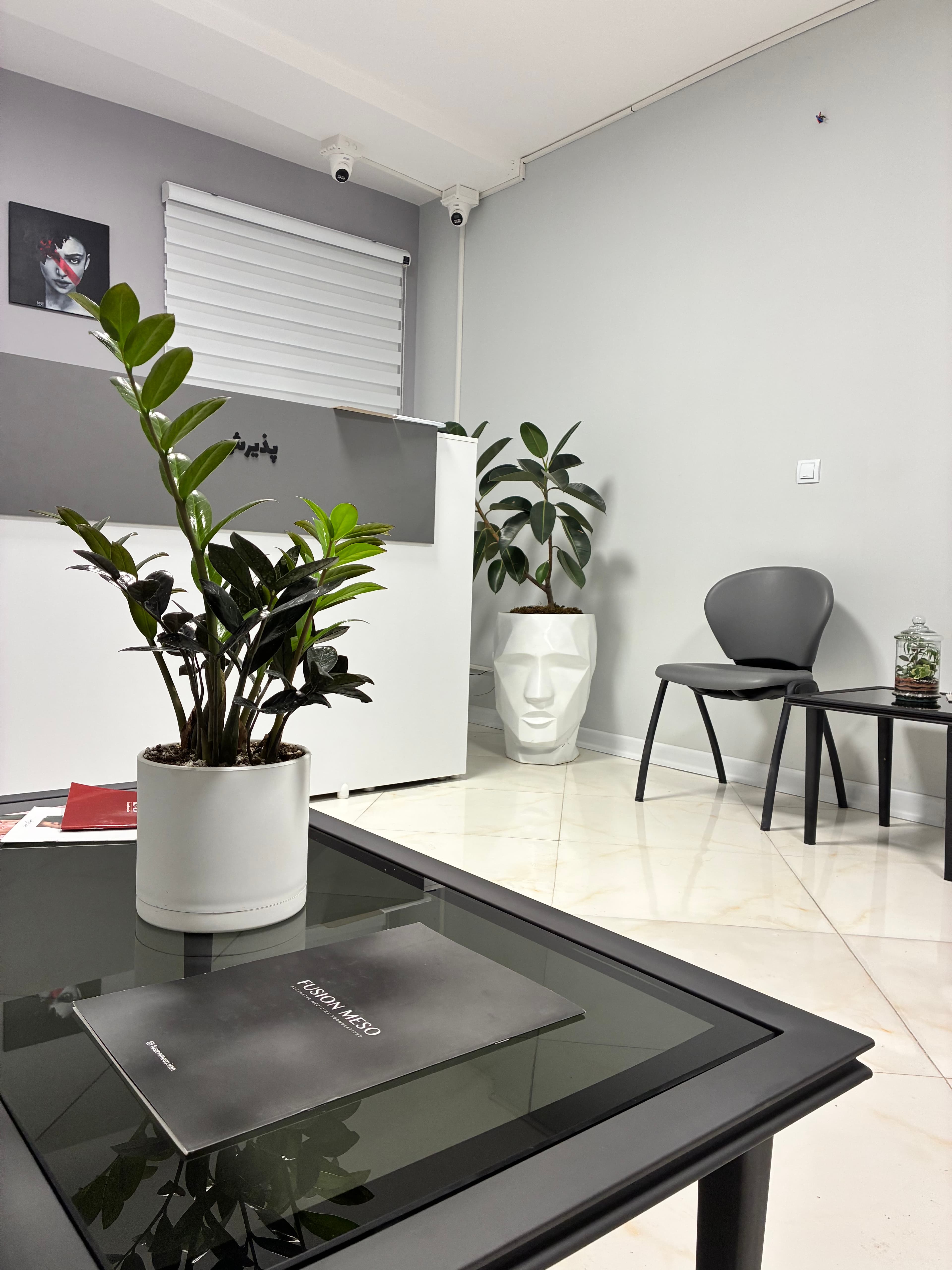 gallery-item