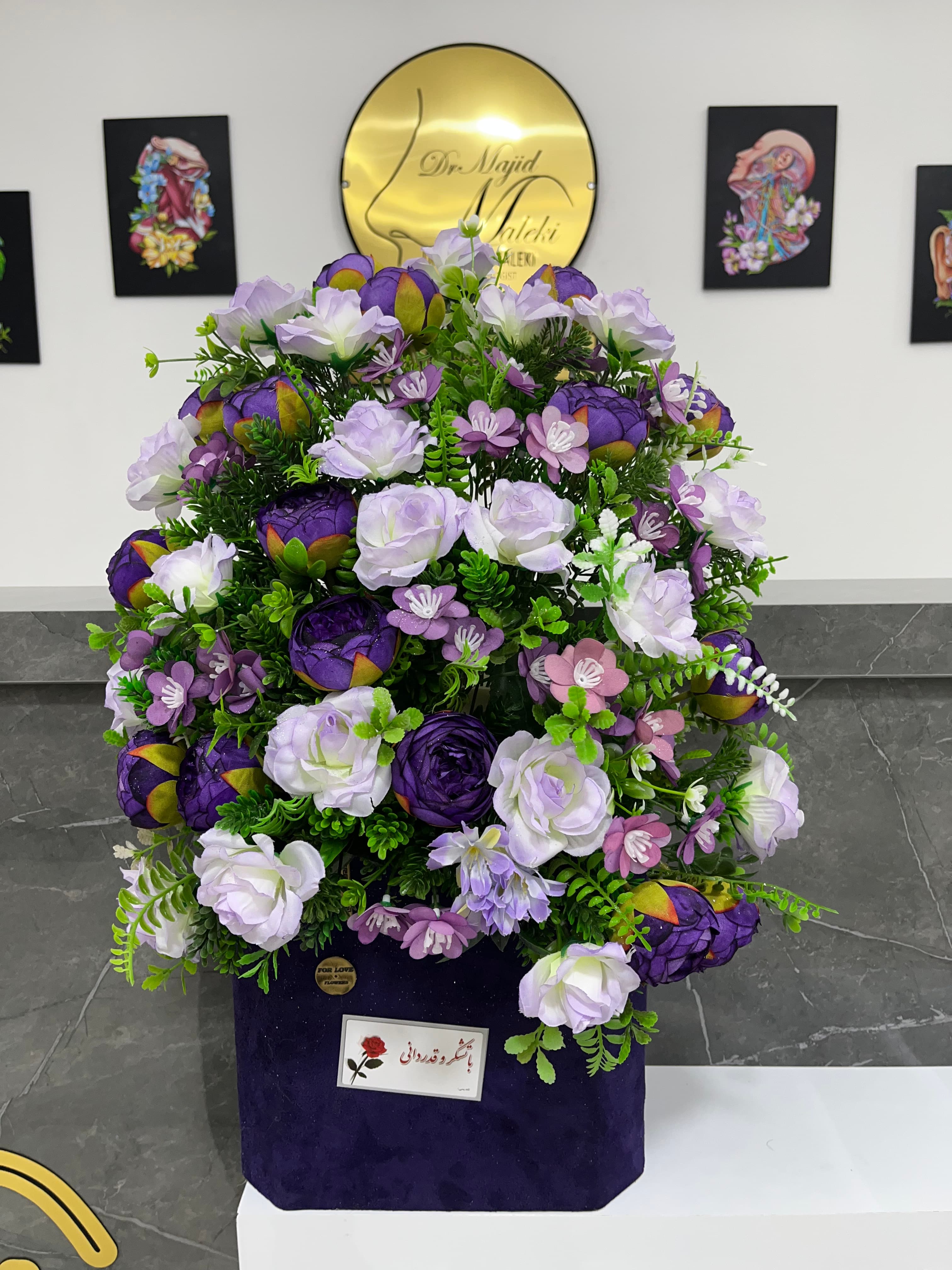 gallery-item