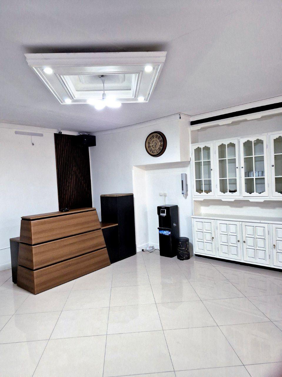 gallery-item