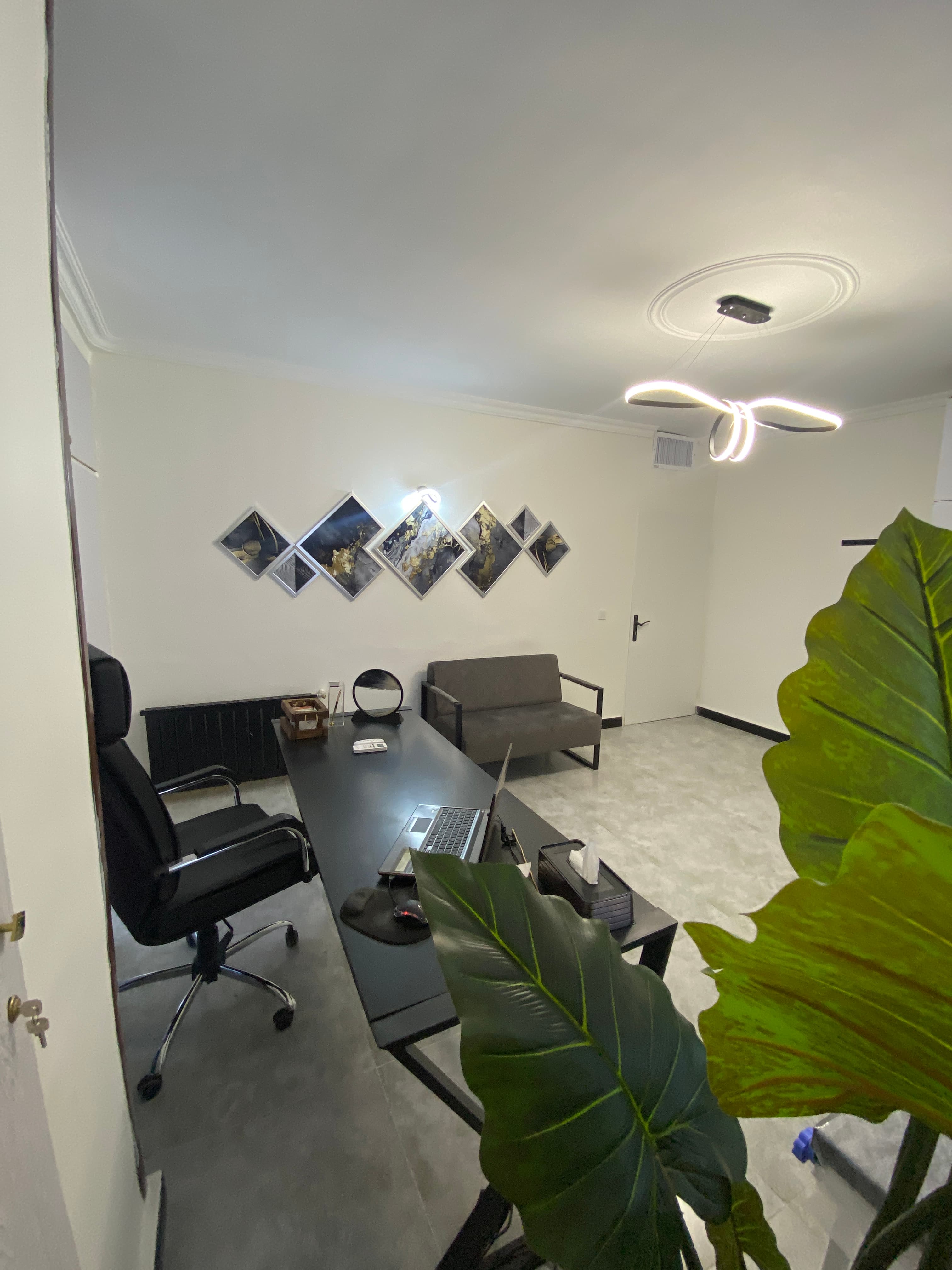 gallery-item