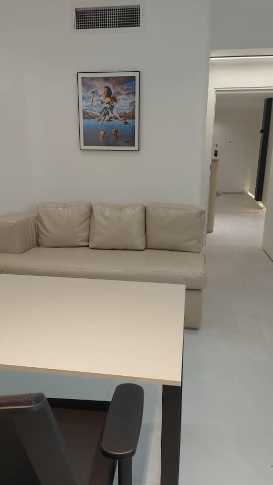 gallery-item