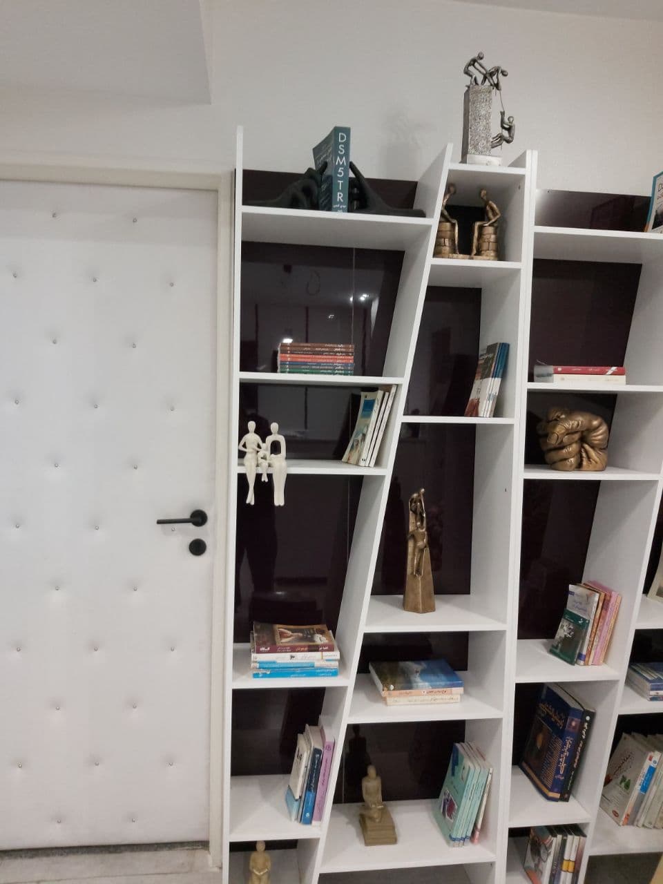 gallery-item