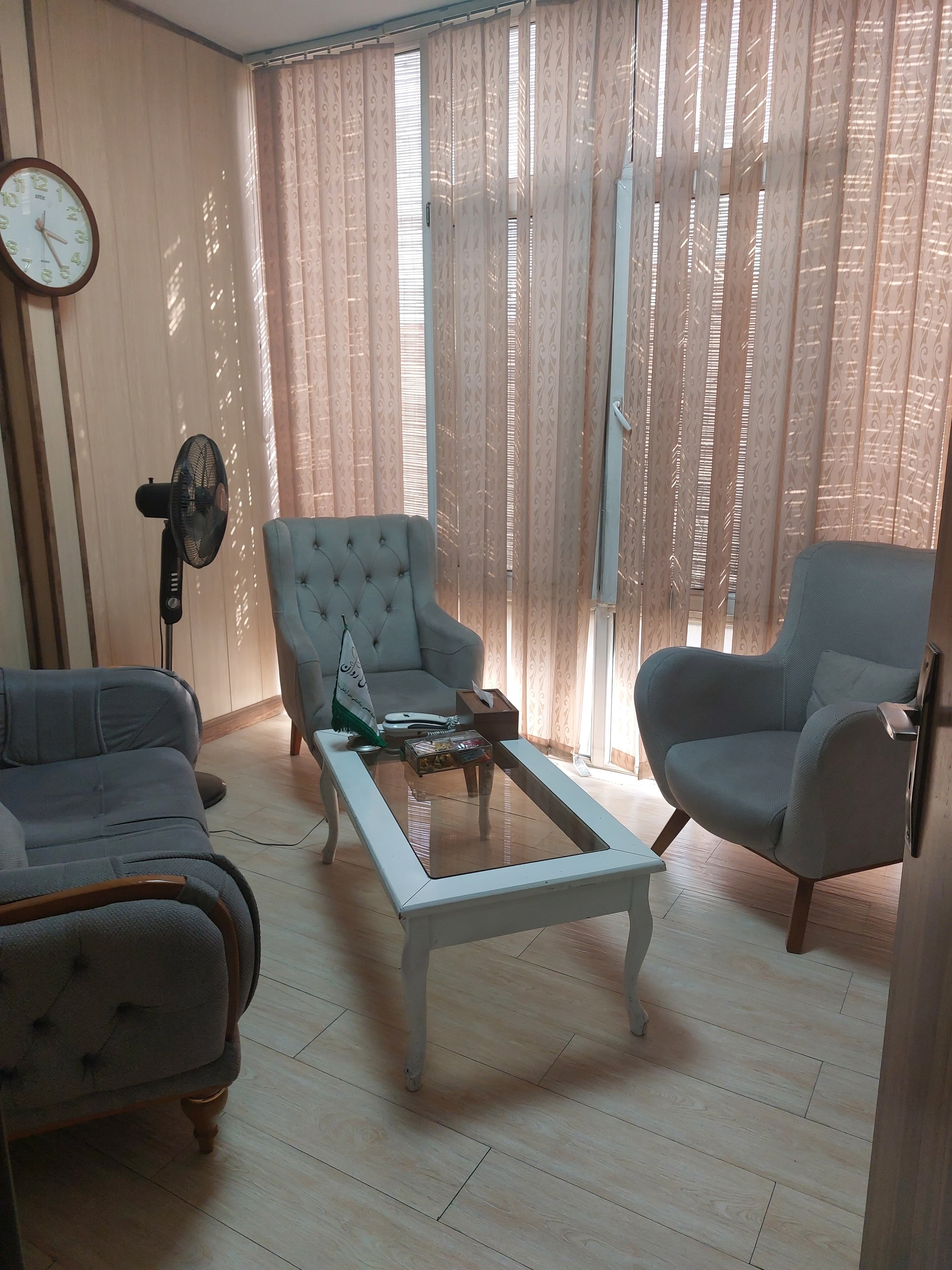 gallery-item