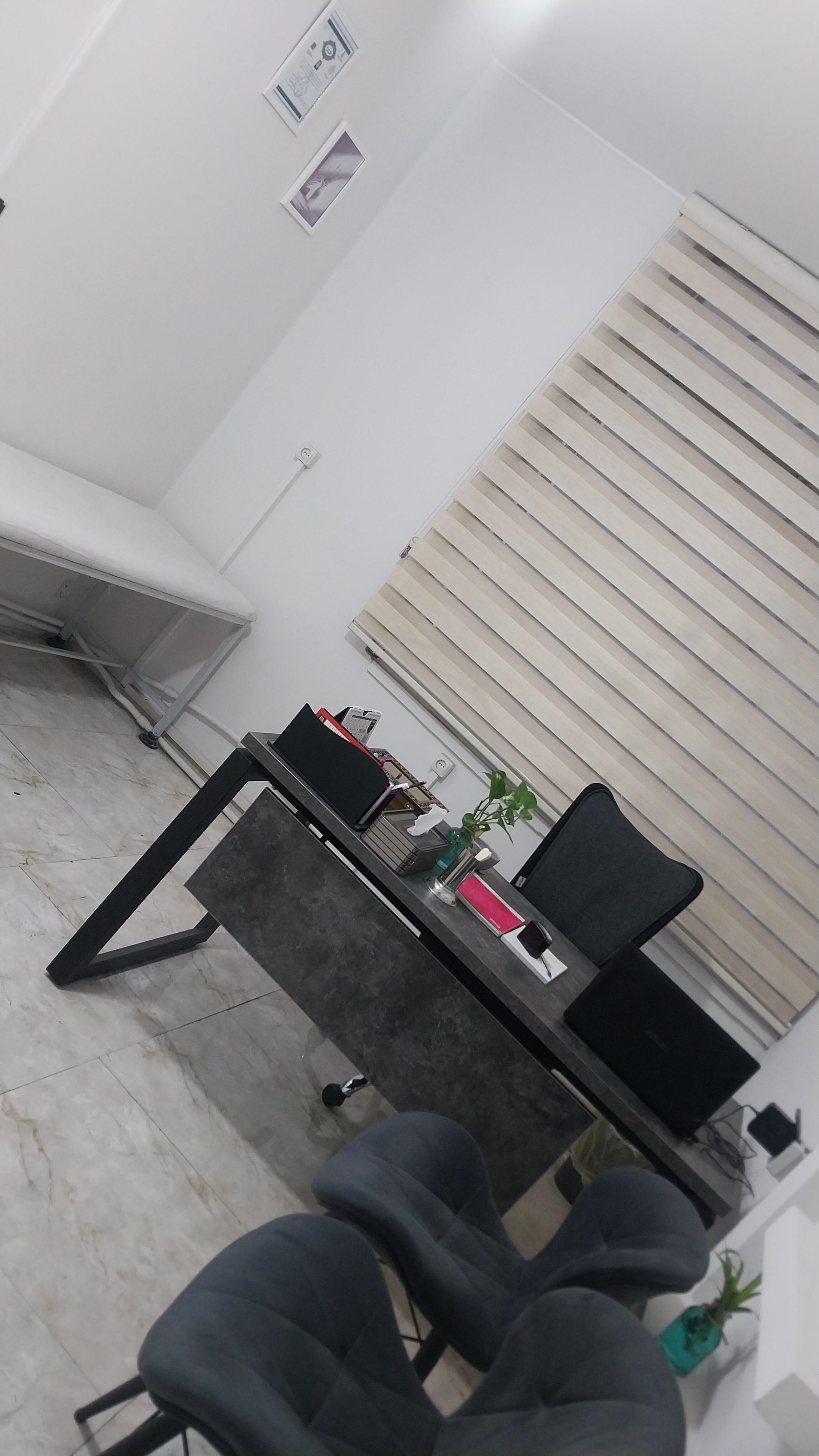 gallery-item