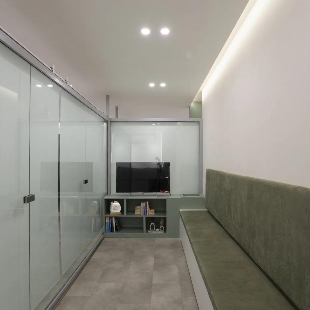 gallery-item