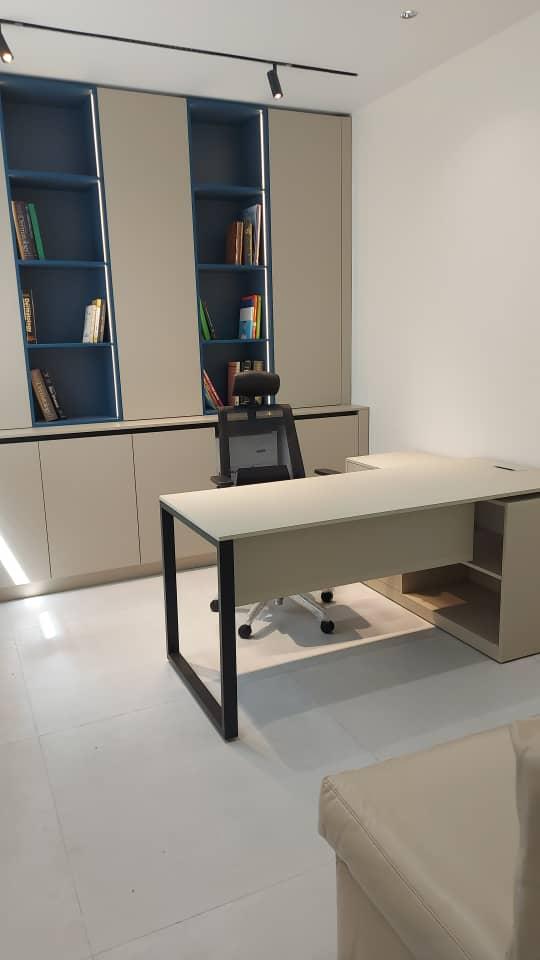 gallery-item