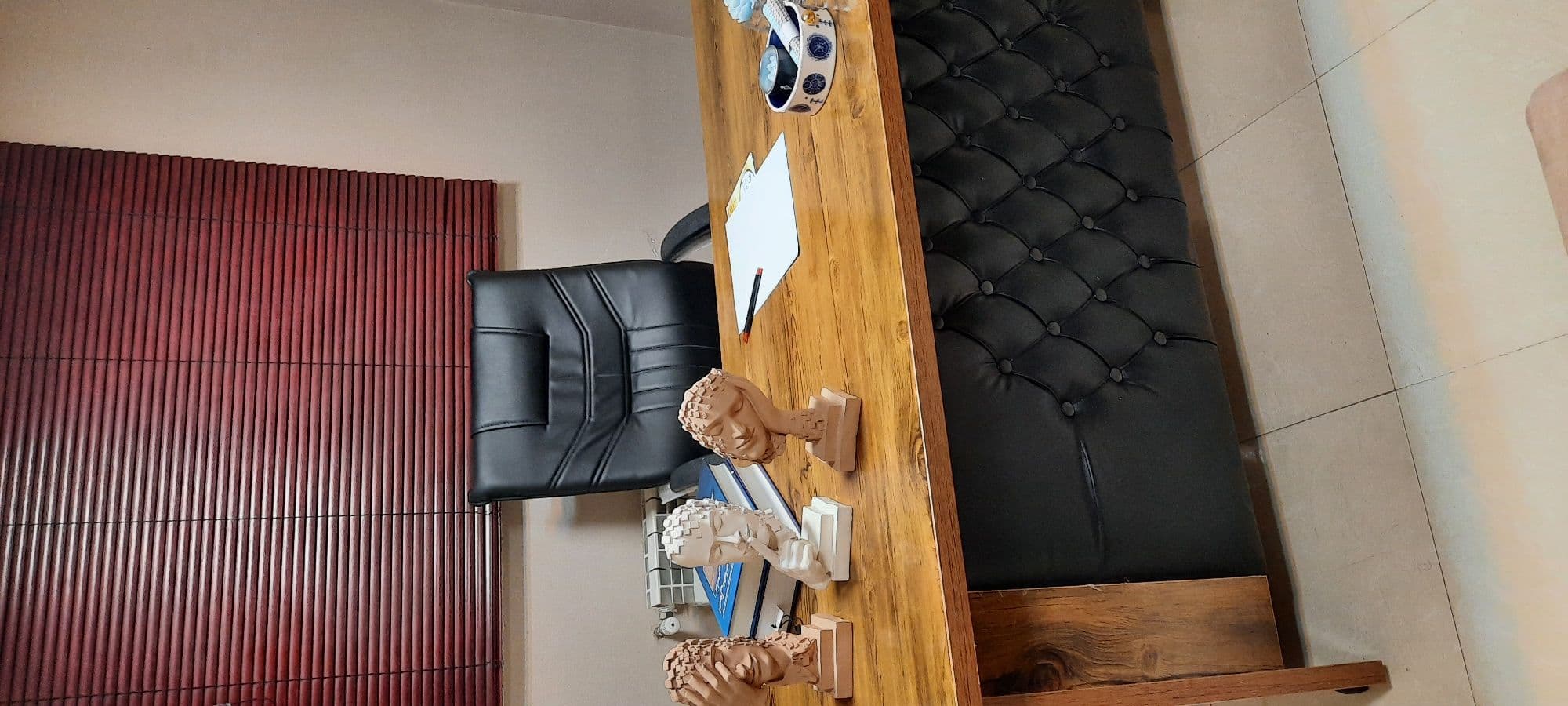 gallery-item