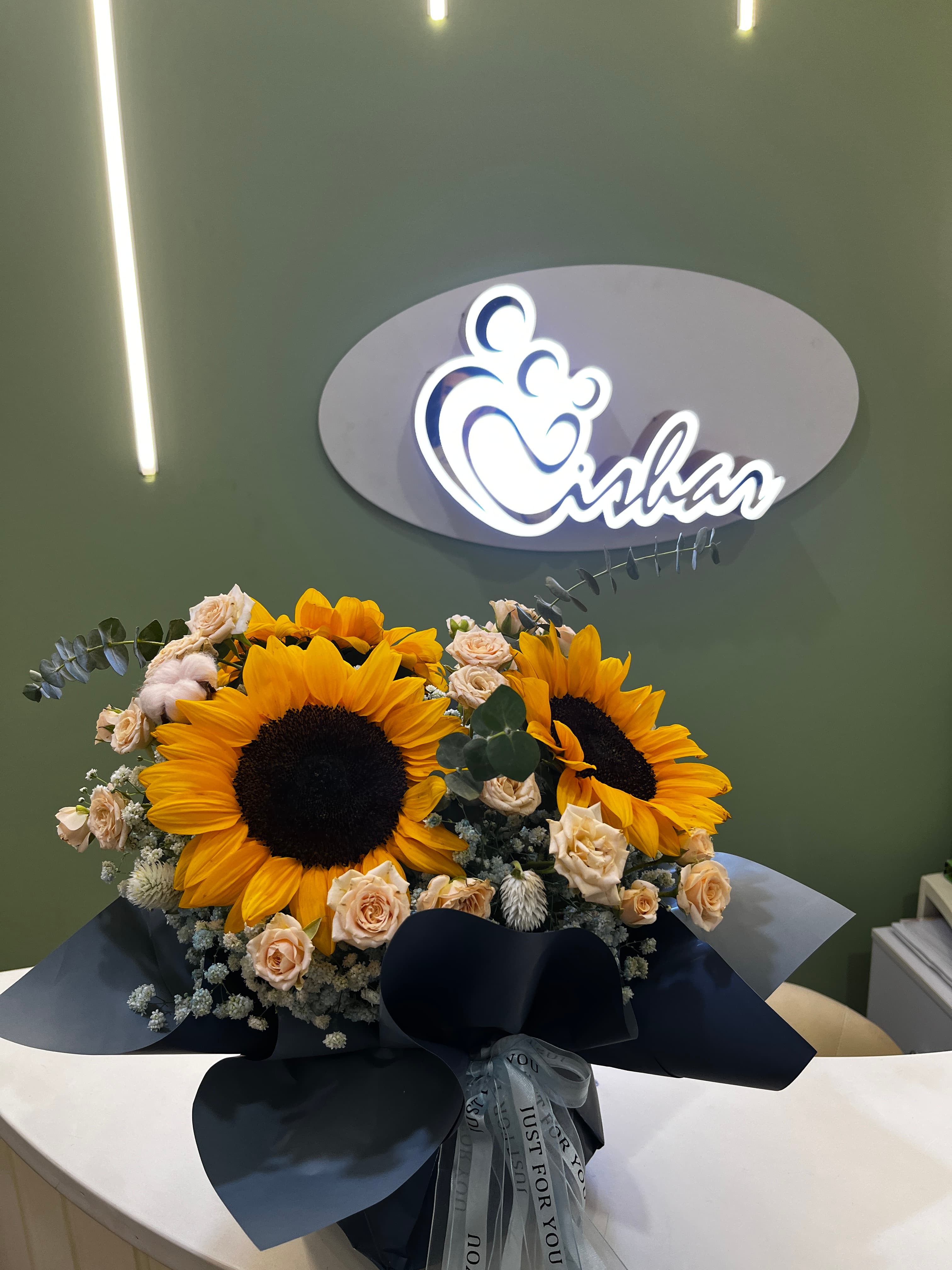 gallery-item