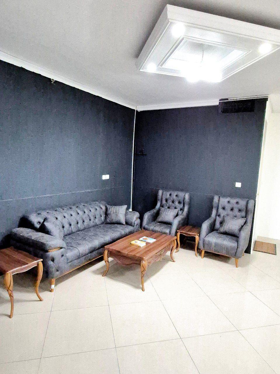 gallery-item