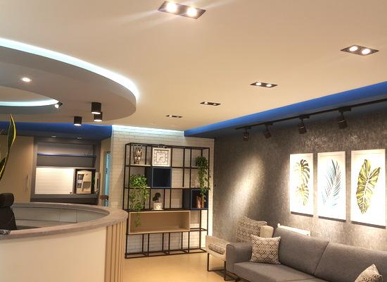 gallery-item