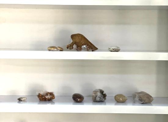 gallery-item
