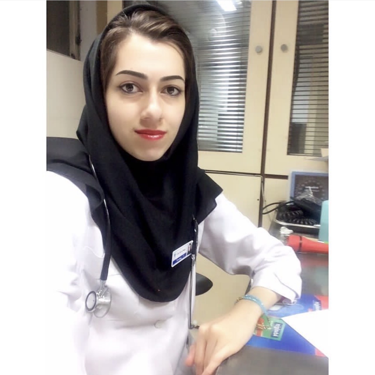 دکتر لیدا السادات مرتضوی لاهیجانی