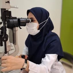دکتر مریم مستمند, متخصص چشم پزشکی