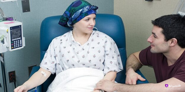 بیمار مبتلا به لوسمی در تخت بیمارستان تحت درمان