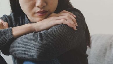 آیا نشانه‌های افسردگی شدید در زنان را می‌شناسید؟ این مقاله به شما کمک می‌کند تا علائم افسردگی را به‌موقع شناسایی کرده و بهترین راه‌های درمان را بیابید.