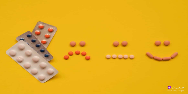 قرصهای ضد اضطراب و افسردگی در کنار فنجان چای، نماد درمان دارویی برای مشکلات روانی