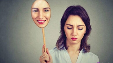 فردی با اختلال شخصیت مرزی خاموش در حال تجربه احساسات درونی شدید