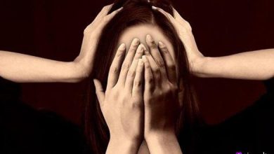 فردی با علائم روان‌تنی و تاثیرات استرس بر بدن