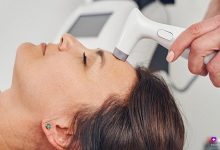 لیفت صورت با لیزر توسط اپراتور حرفه‌ای در کلینیک زیبایی - درمان غیرجراحی جوانسازی پوست